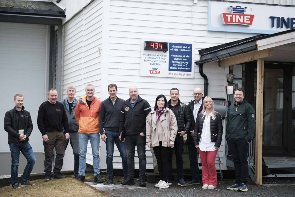 11 prosjekt deltakere utenfor lokalene til TINE i Balsfjord